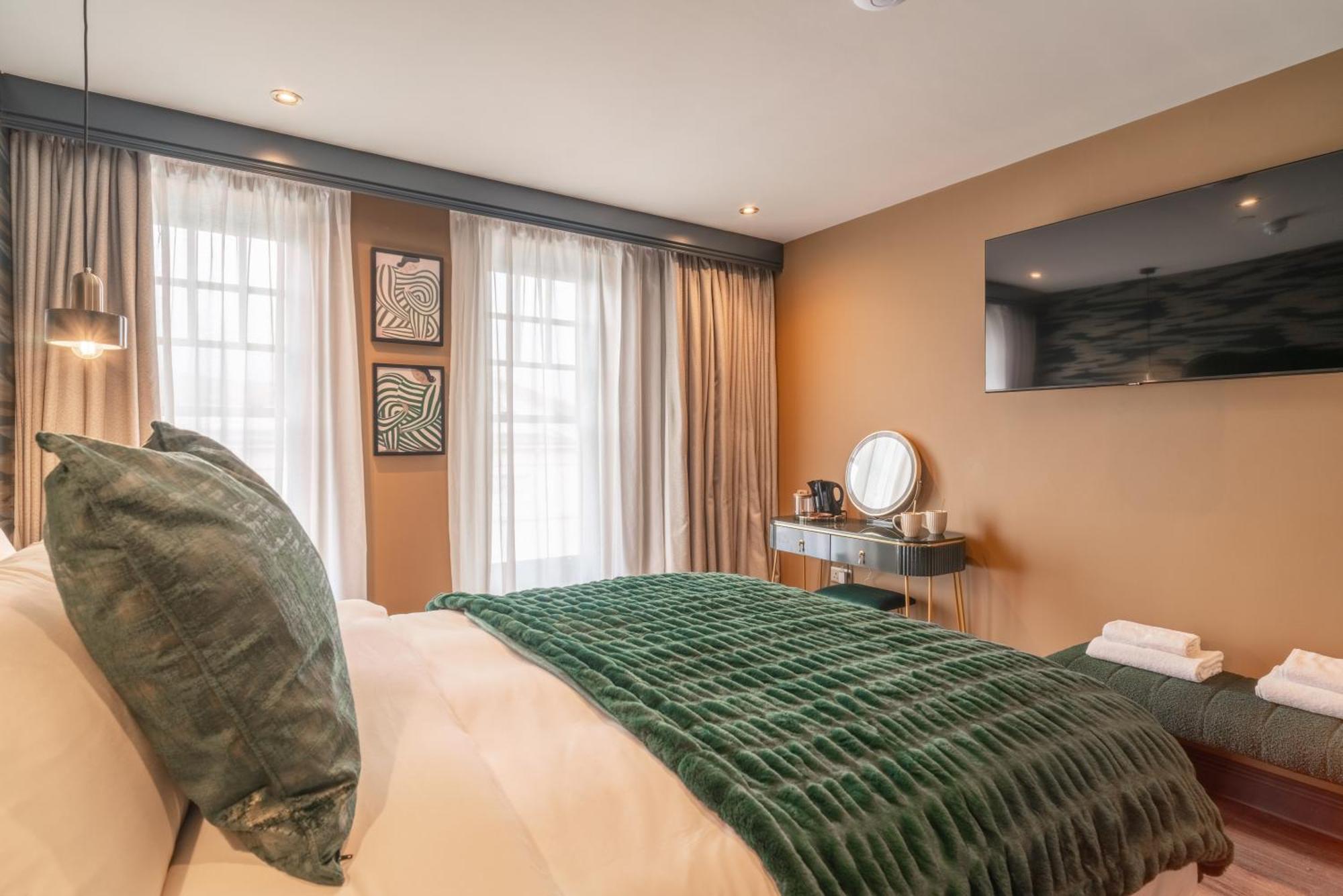 Howfield Hotel Мертир-Тидвилл Экстерьер фото