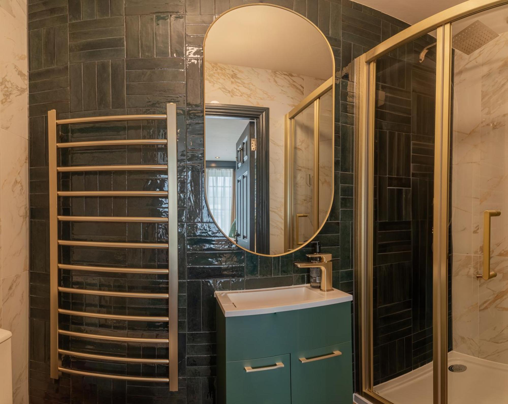 Howfield Hotel Мертир-Тидвилл Экстерьер фото