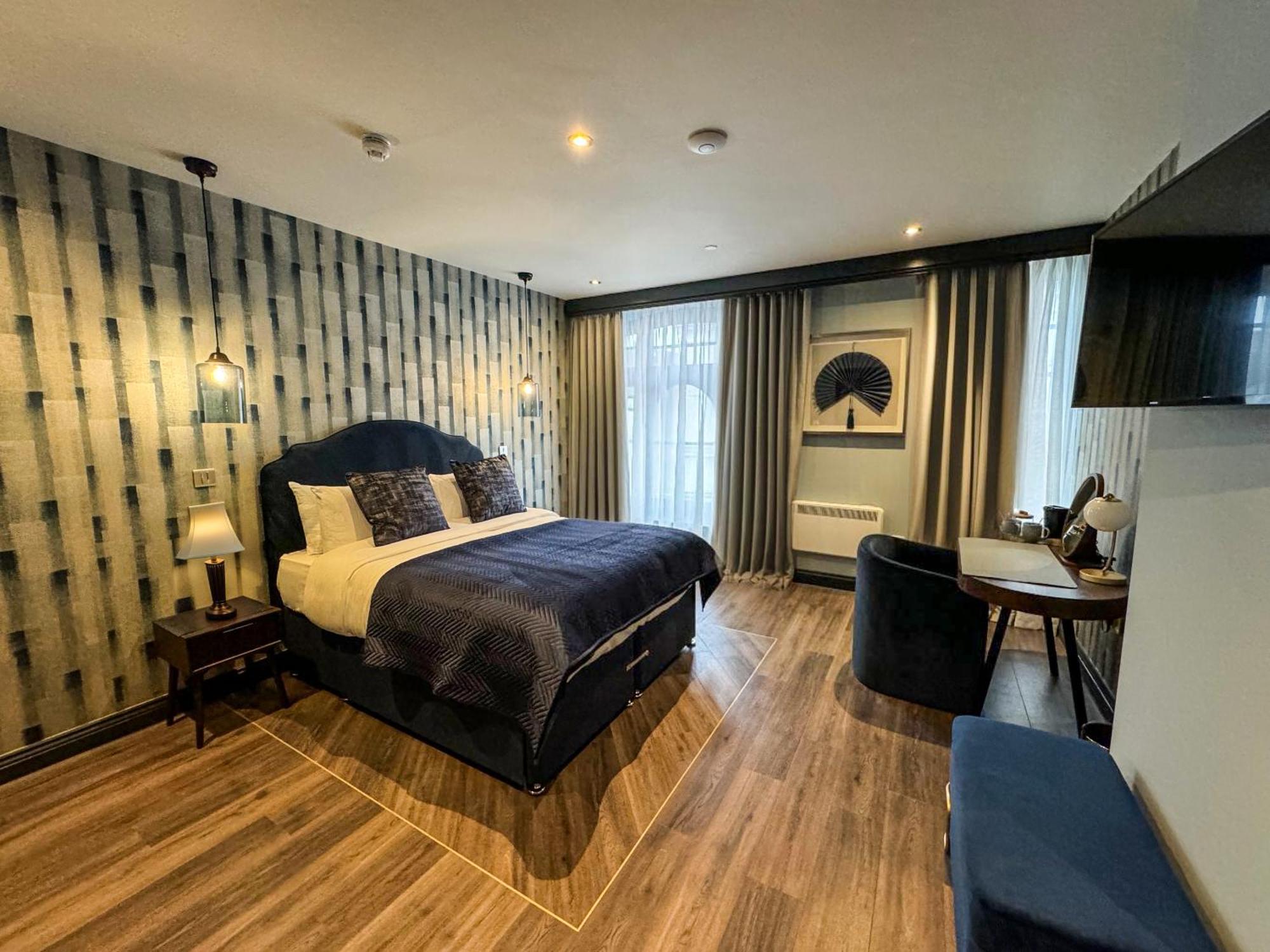 Howfield Hotel Мертир-Тидвилл Экстерьер фото