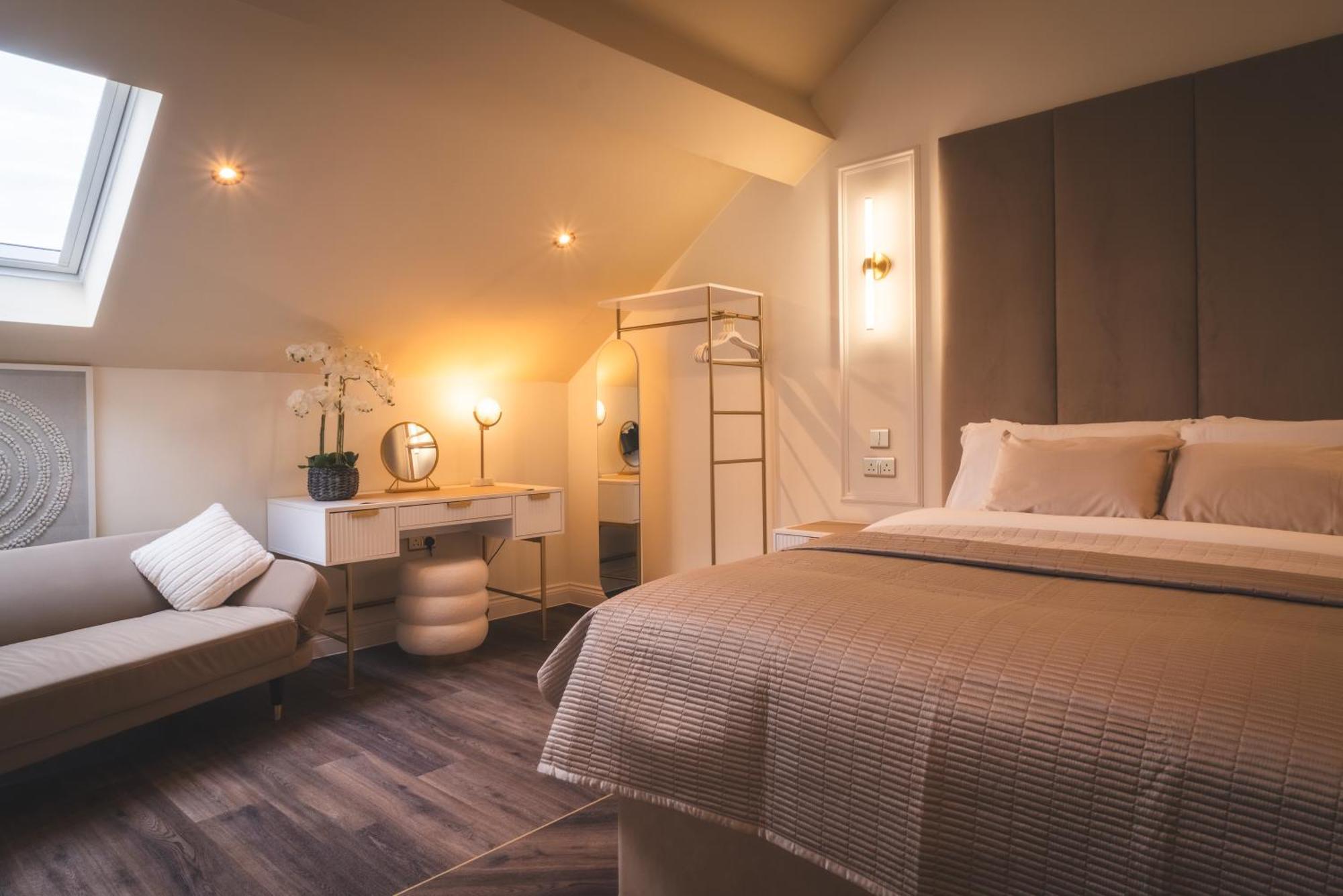 Howfield Hotel Мертир-Тидвилл Экстерьер фото